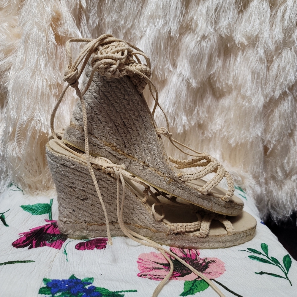 NWOT. Colin Stuart Wedge Shoes. Size 9. (793) - Picture 4 of 8